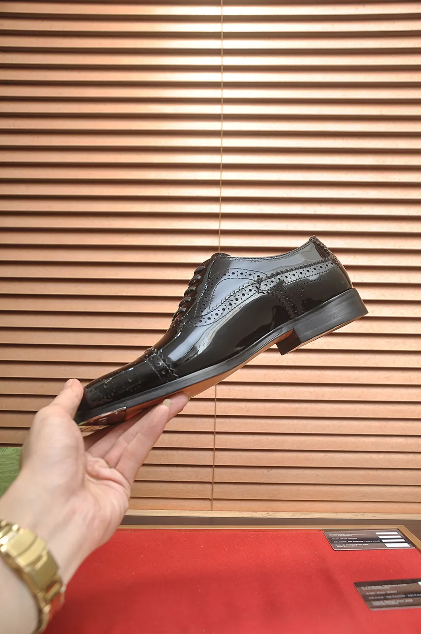 Men's shoes💰660💶 Brand: GUCCI (Gucci) Standard code: Men's code 39/44 (45/46 can be customized) Grade: Same as the official website Original quality Material: Original cowhide Water-dyed cowhide lining Original rubber outsole Style category: Men's fashionable casual leather shoes Distinguished big-name luxury elements top luxury Color: Actual picture